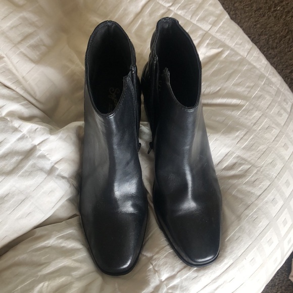 Leather Quilted Boots - Picture 4 of 8